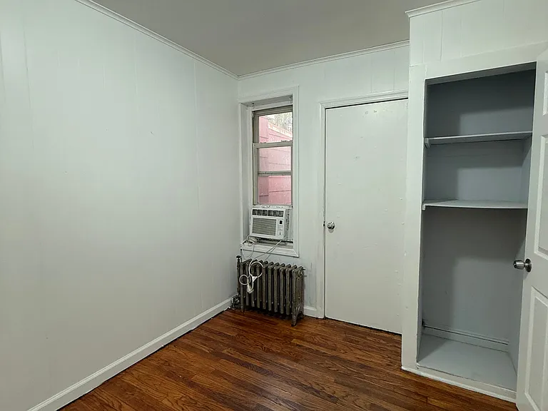 933 Beatty St — Photo 16
