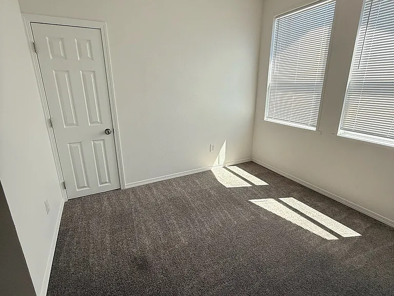 519 NE Webster St — Photo 18