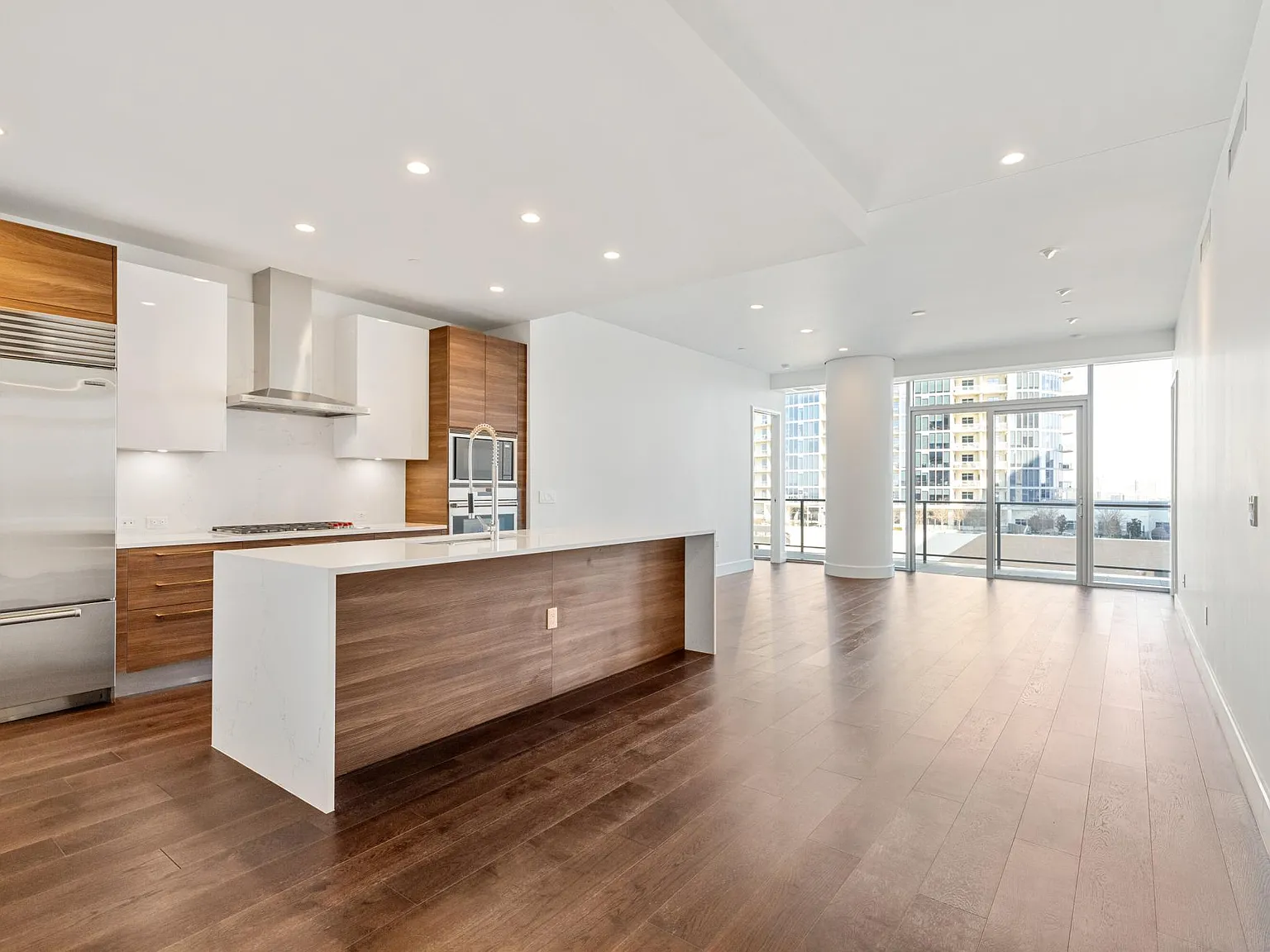 2 bed, 2.5 bath, 1860 sqft, $8,500 — Photo 2