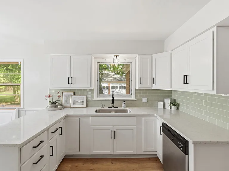 1905 Millbank St SE — Photo 4