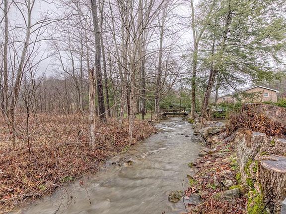3rd image of 275 Pine Circle Dr