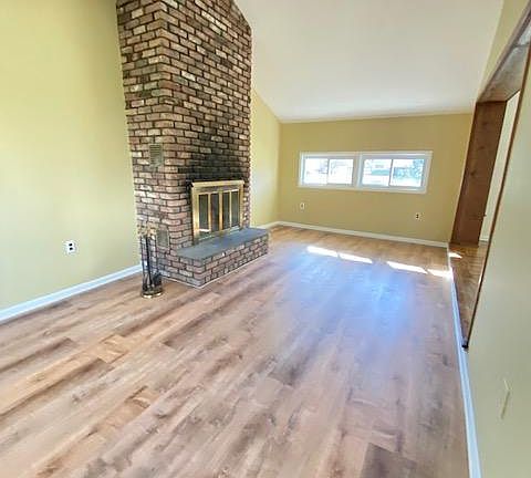 5th image of 51 Old Town Ln