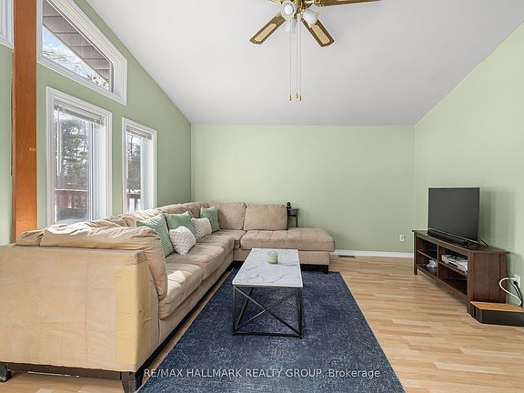 4th image of 135 Woods Rd