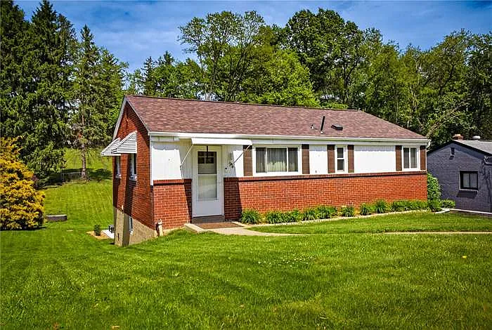 941 Logan Rd — Photo 2