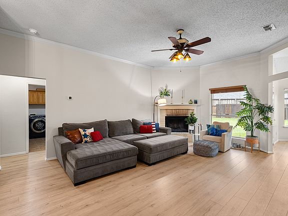 5th image of 101 Saint James Ct