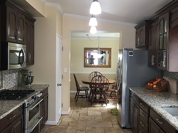 4th image of 342 Lakeside Dr