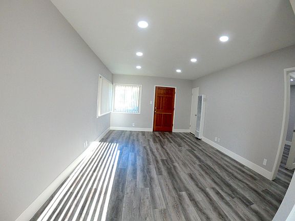 4th image of 2721 Cabrillo Ave #B