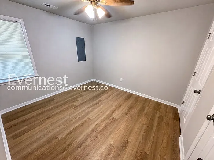 15815 Meridian Ave — Photo 10