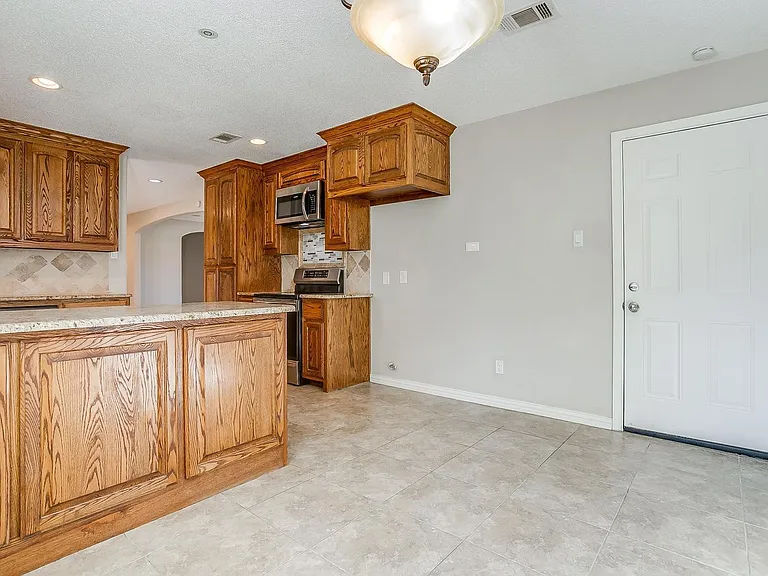 1812 Winchester Way — Photo 32