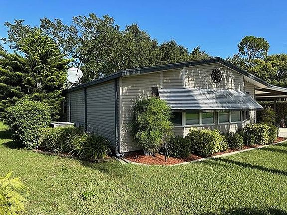 3rd image of 39 Misty Falls Dr