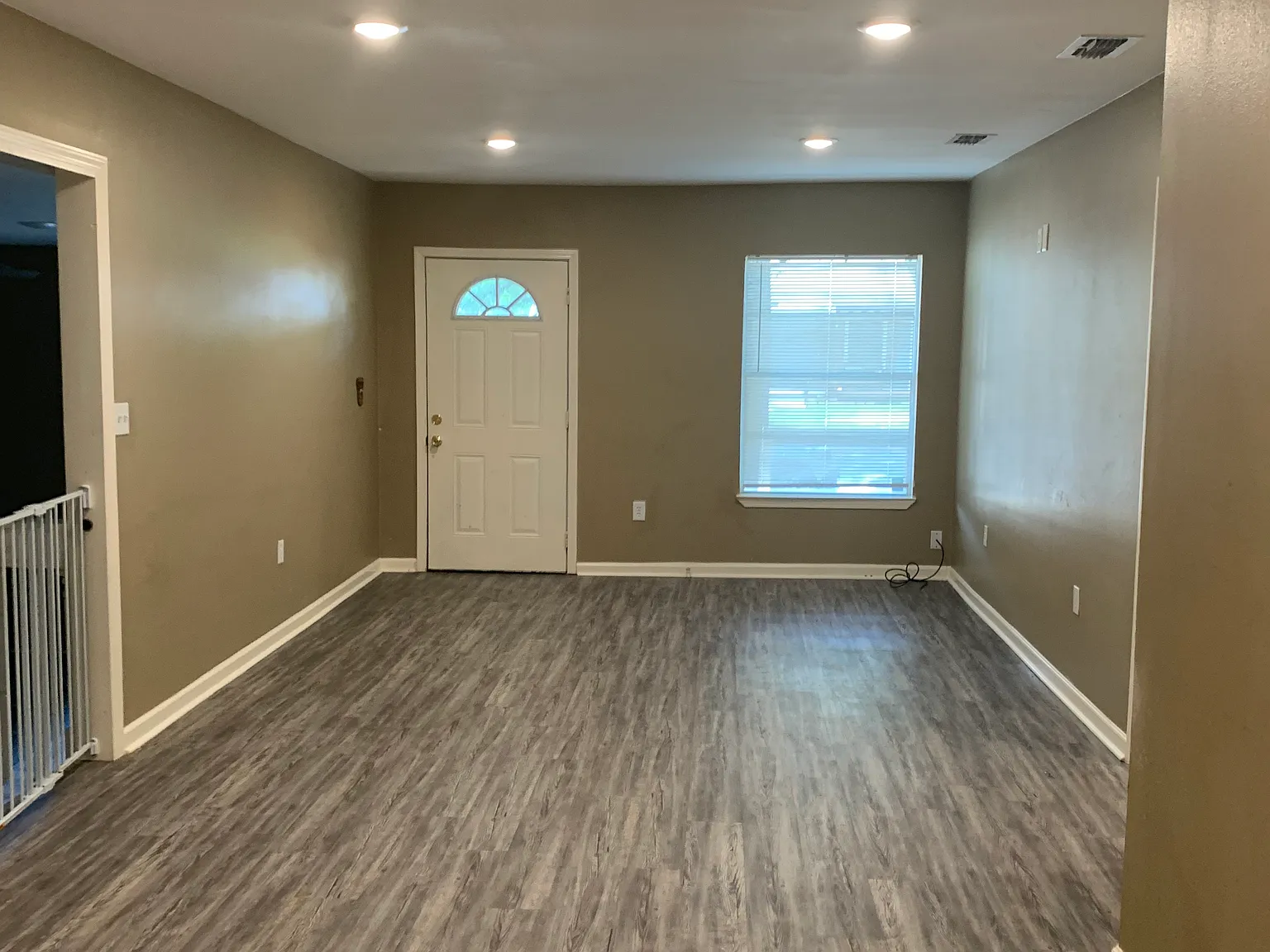3 bed, 3.5 bath, 1800 sqft, $1,995 — Photo 3