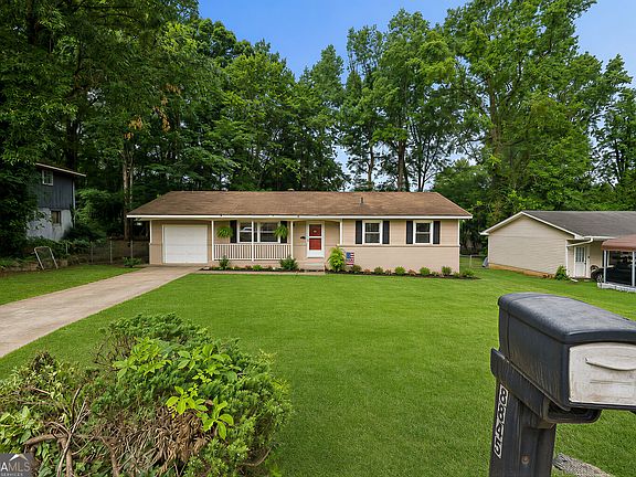 2nd image of 8845 Ashwood Dr