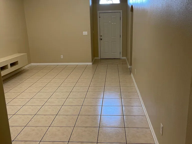 4616 Swallow Ave — Photo 5