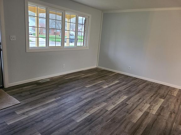 3rd image of 404 Cathy Dr