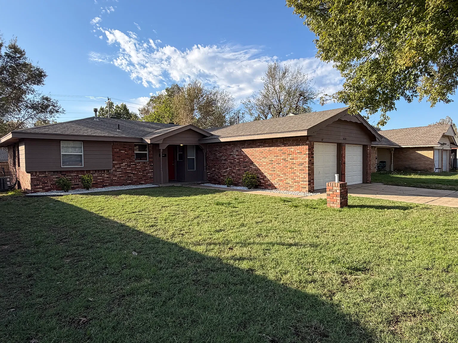 4 bed, 1.5 bath, 1480 sqft, $1,550 — Photo 2