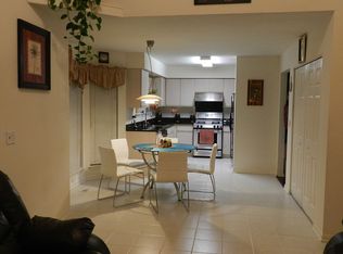 698 Legends Dr, Carol Stream, IL 60188