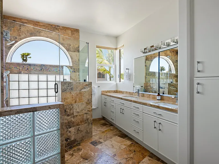 3701 Riviera Dr #11 — Photo 20