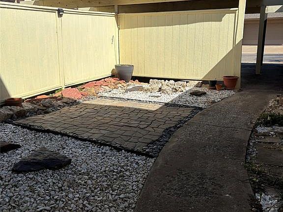 3rd image of 4610 Hemlock Ln