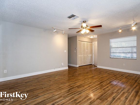 5th image of 1048 Concord Dr W
