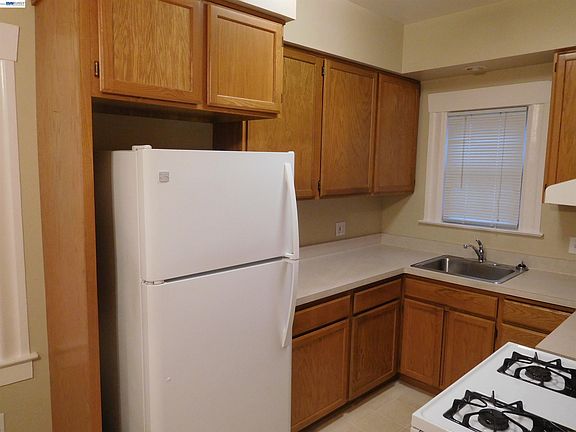 5th image of 1540 Orchard Ave