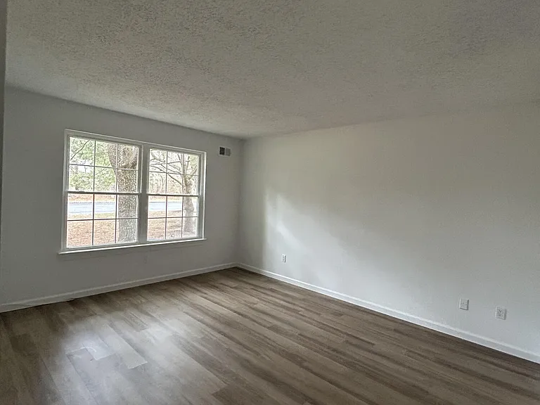 41 Diane Dr — Photo 12