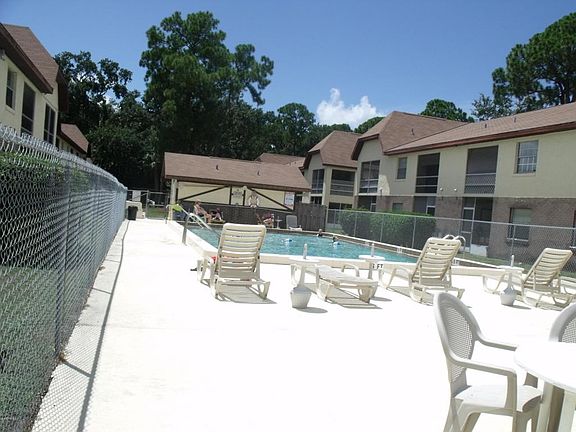 3rd image of 3084 Sir Hamilton Cir