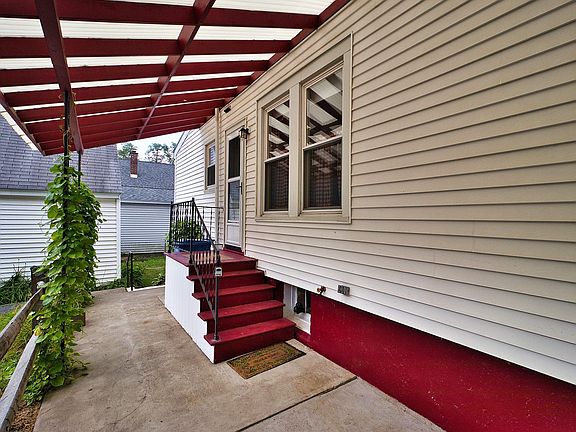 3rd image of 4 Pinehurst Ave
