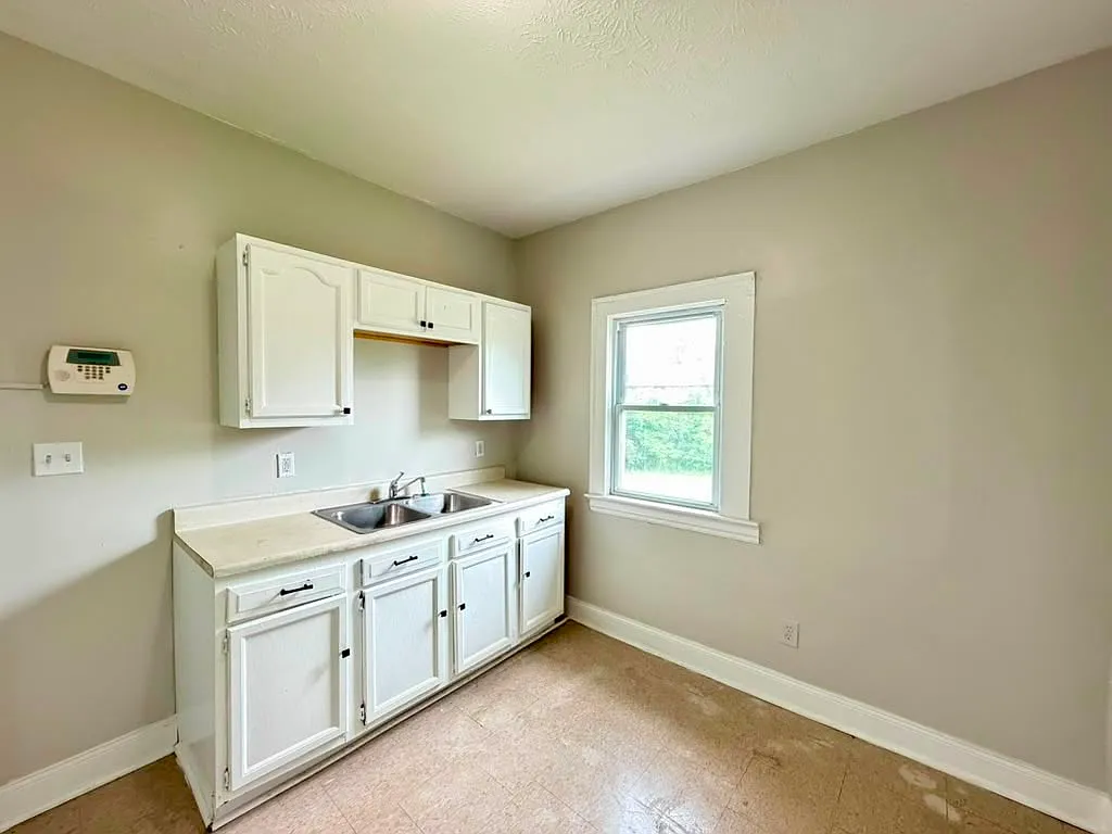 2 bed, 1069 sqft, $995 — Photo 2