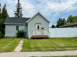 709 Center St E, Roseau, MN 56751