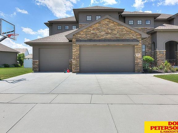 4th image of 1345 Maplewood Dr