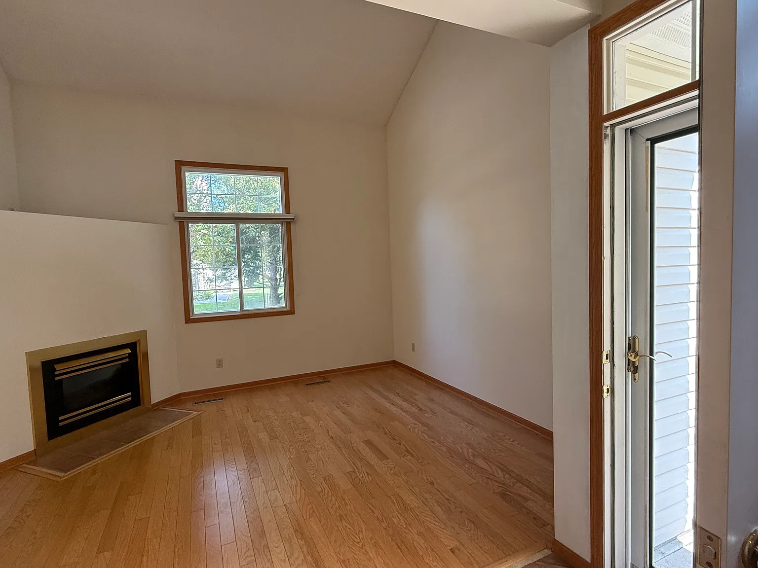 2 Bed/1.5 Bath Townhome in Apple Valley — Photo 3