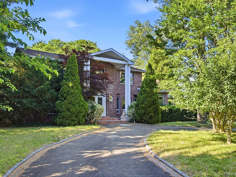1 Bridle Path Dr — Photo 1