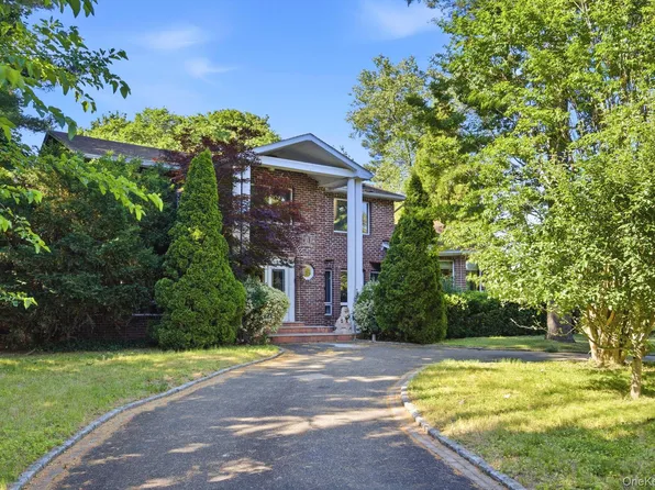 1 Bridle Path Dr, Old Westbury, NY 11568