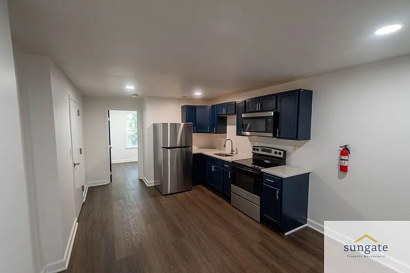 2 bed, 1.0 bath, 500 sqft, $1,400 — Photo 3
