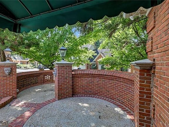 4th image of 1430 Sheridan Walk NE