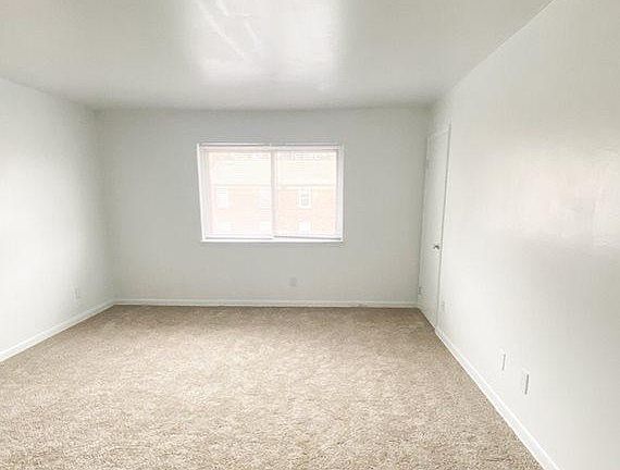 5th image of 355 Pear Tree Ct Unit G