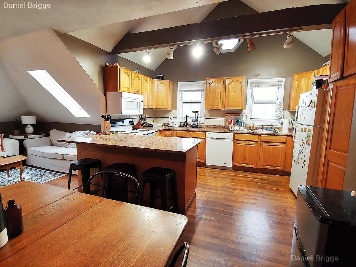 Building Photo - 40 Brainerd Rd #3