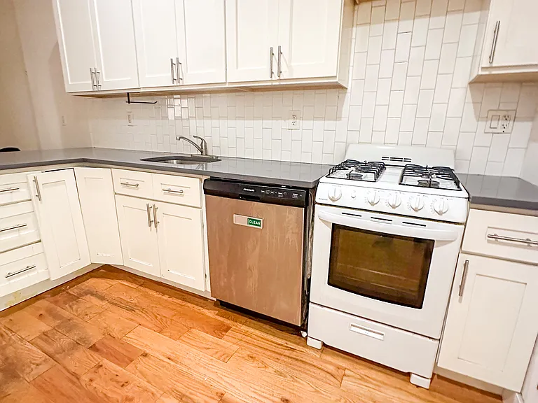 494 Hart St #1 — Photo 11
