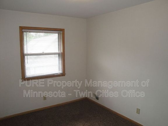5th image of 656 Iowa Ave W