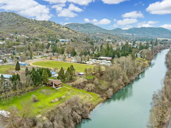 1432 N 2nd Ave, Gold Hill, OR 97525