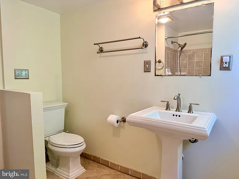 3001 S Grant St — Photo 17