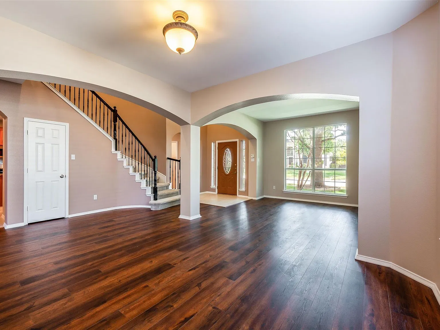 4 bed, 4116 sqft, $3,800 — Photo 3