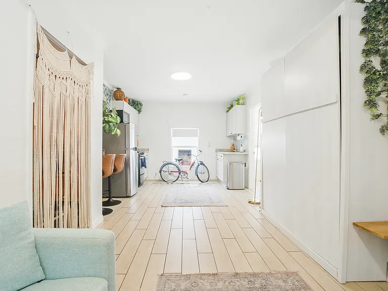 714 Grove St N #6 — Photo 3