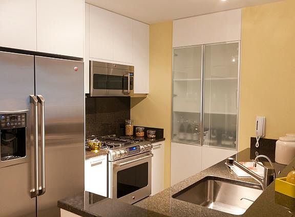 3rd image of 330 W 39th St APT 6E
