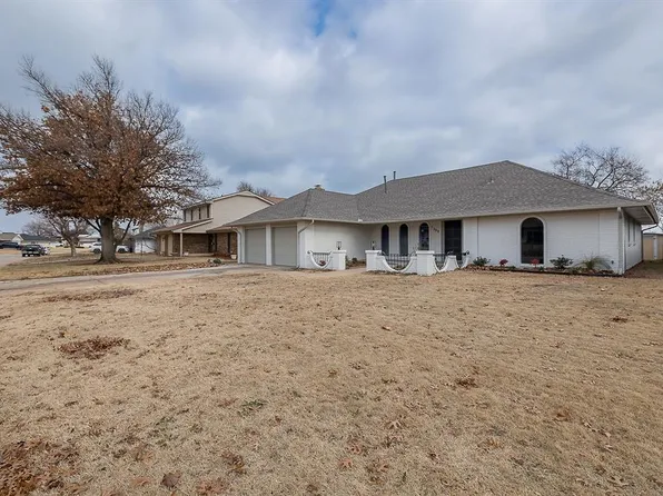 7200 N Comanche Ave, Warr Acres, OK 73132