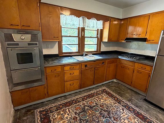 3rd image of 2919 Searles Ave