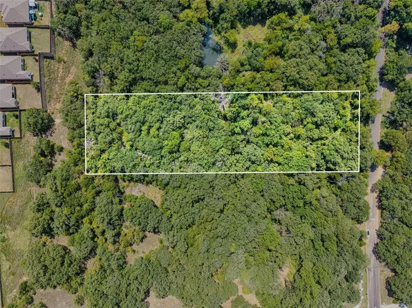 221 Sandy Ln, Fort Worth, TX 76120