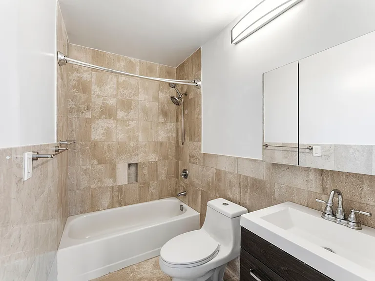 415 E 37th St #5D — Photo 9