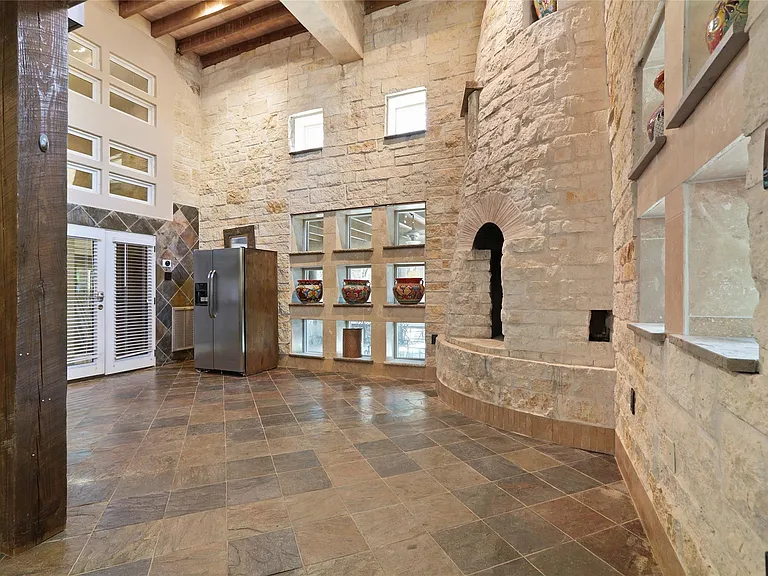 614 Pine Gully Rd #LOFT — Photo 4