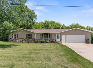 N9788 Rockvale Rd, Mayville, WI 53050